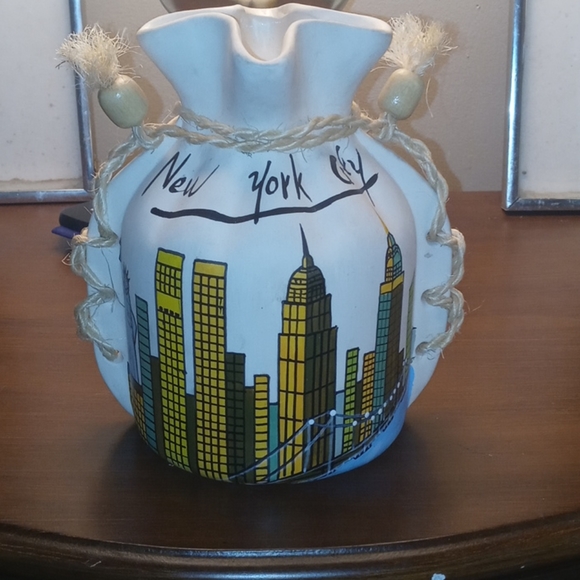 NWOT NY clay pot - Picture 2 of 3